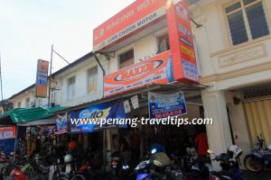 kedai motor di balik pulau, Malaysia