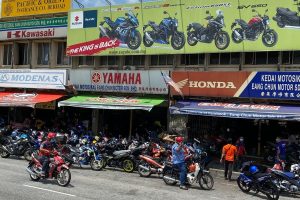 kedai motor di chukai, Malaysia